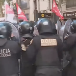 marchas contra la ley de glaciares: tension y enfrentamientos entre manifestantes y la policia marchas contra la ley de glaciares: tension y enfrentamientos entre manifestantes y la policia