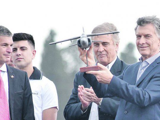 Deuda. Mauricio Macri encabezó en diciembre el acto de presentación de los Pampa III. La Fuerza Aérea se niega a recibirlos si no están al 100%.