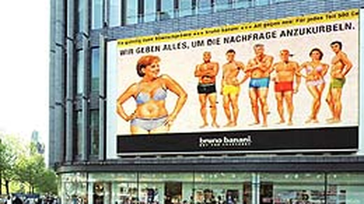 Merkel se desnuda en el centro de Berlín