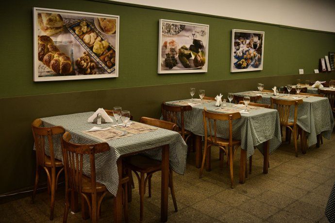 His Sepharadí Arabic cuisine proposal is a reference within a neighborhood further from the fashionable Foodies poles. His Sepharadí Arabic cuisine proposal is a reference within a neighborhood further from the fashionable Foodies poles.