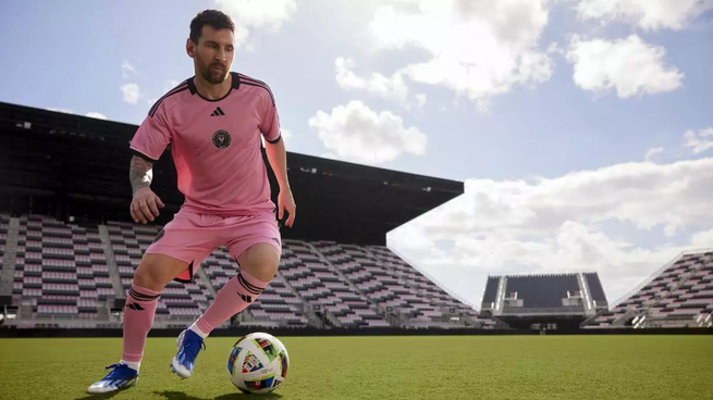 Lionel Messi debutará mañana en la MLS con botines nuevos, e trata de la ediciòn limitada X Crazyfast Messi Spark Gen10s, inspirada en el amor que tiene el futbolista por la selecciòn argentina.