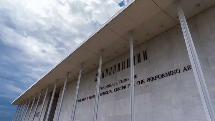 El Centro Kennedy deberá mantener su nombre original tras el fallo de la Justicia estadounidense. El Centro Kennedy deberá mantener su nombre original tras el fallo de la Justicia estadounidense.