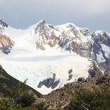 La adecuación a la ley de Glaciacres implica un giro conceptual: pasar de un modelo de exclusión territorial automática a uno basado en la gestión del impacto real sobre el recurso hídrico. La adecuación a la ley de Glaciacres implica un giro conceptual: pasar de un modelo de exclusión territorial automática a uno basado en la gestión del impacto real sobre el recurso hídrico.