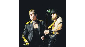 El tardío debut argentino del grupo de rock indie que lidera Perry Farrell mostró al grupo ochentista en plena forma y con una impactante puesta.