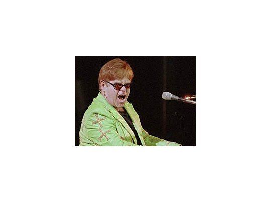 Elton John recibió u$s 1 millón por cantar en el cumpleaños de un multimillonario inglés