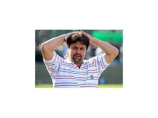 Caruso Lombardi tiene un segundo ciclo en Argentinos muy turbulento.