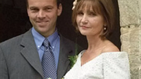 Adrian Prout y Kate Wakefield el día de su boda, en el año 2000.