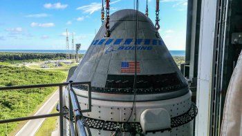 boeing postergo un vuelo no tripulado a la estacion espacial iss