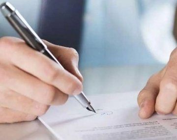 El Gobierno busca impulsar una expansión de créditos en dólares para empresas.