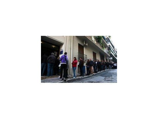 Grecia sufre el quinto año de recesión y afecta el empleo del país.