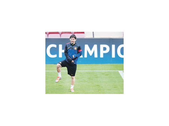 Lionel Messi entrenando para el partido de hoy ante Celtic; para su técnico, «no habrá ninguno como él».