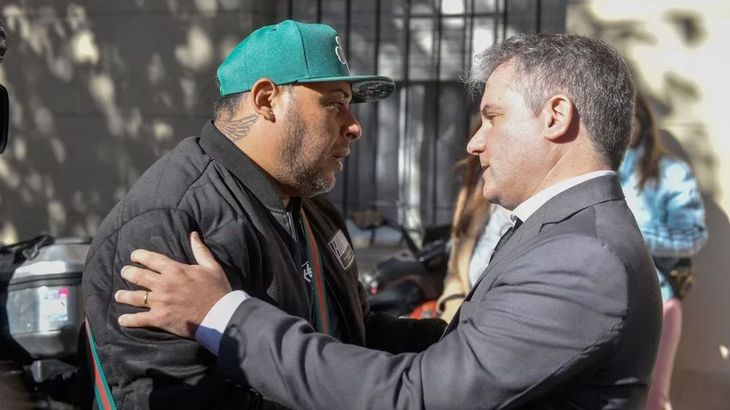 Héctor Mario González, el padre de Lucas, y el exfuncionario