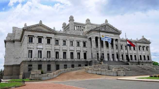 Uruguay inaugura su 50° Legislatura para el período 2025-2030.