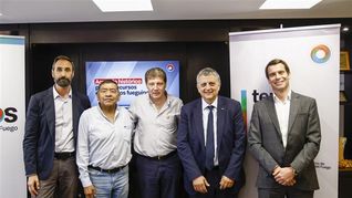 La firma del acuerdo se realizó en la Casa de la Provincia, con la participación del gobernador Gustavo Melella, el presidente y CEO de YPF, Horacio Marín, y el titular de Terra Ignis, Maximiliano Dalessio. La firma del acuerdo se realizó en la Casa de la Provincia, con la participación del gobernador Gustavo Melella, el presidente y CEO de YPF, Horacio Marín, y el titular de Terra Ignis, Maximiliano Dalessio.