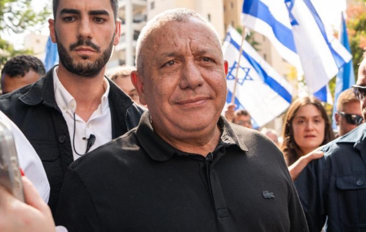 El candidato centrista fundó el partido Yashar después de abandonar Unidad Nacional y busca reunir apoyos para formar una coalición alternativa.
