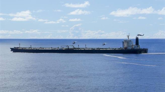 Fuerzas estadounidenses interceptaron el buque M/T Majestic X en el océano Índico durante un operativo marítimo.