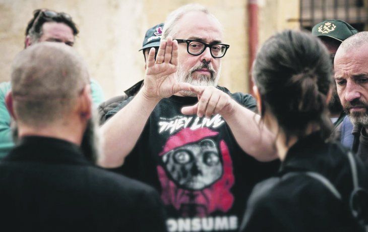 30 monedas. El español Alex de la Iglesia en el rodaje de la serie de terror que incorporará HBO Max.
