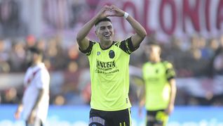 Peinipil marcó el segundo gol de Barracas Central ante River.