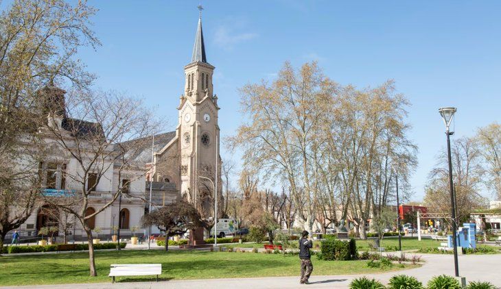 Sus plazas son ideales para pasar el día al aire libre y los edificios del centro pintorescos para admirar.