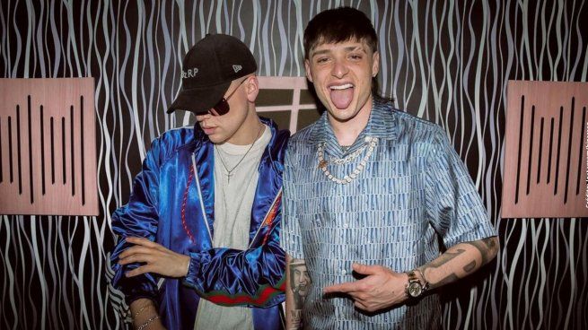 Bizarrap junto a Peso Pluma en la 55° sesión.