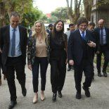 El presidente Javier Milei junto al jefe de Gabinete, Manuel Adorni; la secretaria de Presidencia, Karina Milei; y la ministra de Capital Humano, Sandra Petovello. El presidente Javier Milei junto al jefe de Gabinete, Manuel Adorni; la secretaria de Presidencia, Karina Milei; y la ministra de Capital Humano, Sandra Petovello.