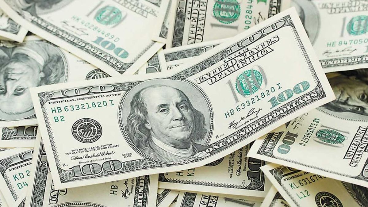 The retail purchase of dollars grows prior to the elections