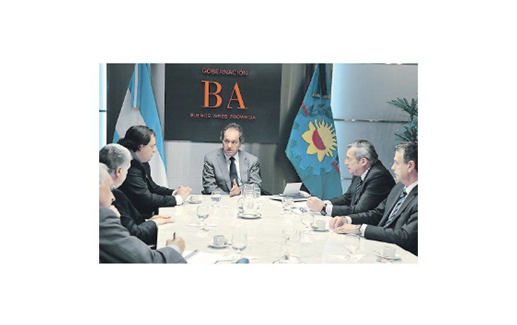 Scioli, ahora  con la Cámara de Comercio