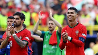 Festeja Cristiano. Portugal se lució ante Turquía y clasificó a octavos de la Eurocopa.