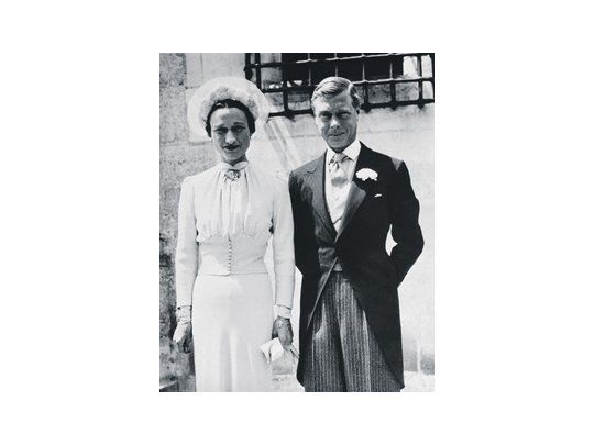 Según las memorias del editor inglés Charles Pick, envidiosa del protagonismo de Marilyn Monroe, Wallis Simpson (la mujer por la cual Eduardo VIII abdicó al trono) le pidió el nombre del agente publicitario de la actriz.