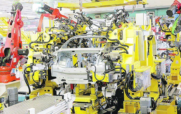 La industria automotriz tuvo la peor performance en septiembre, al registrar un desplome del 25,7% interanual.
