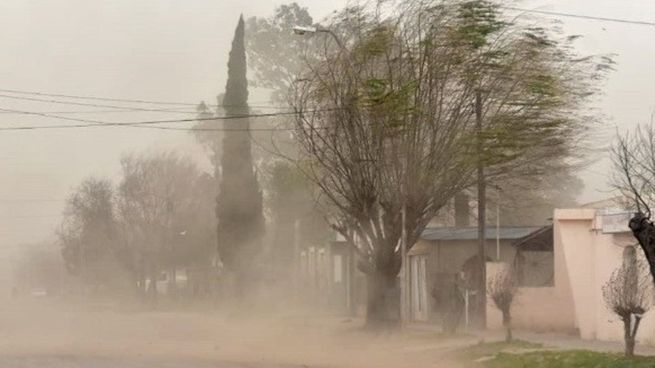 Alerta naranja por vientos rige en varias provincias. 