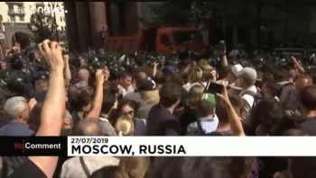 mas de 1.000 detenidos en una manifestacion opositora en moscu