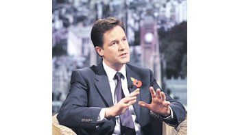 El líder liberaldemócrata británico, Nick Clegg, había prometido en la campaña impedir una suba de los aranceles a los estudiantes universitarios. Olvidó su promesa al aliarse a los conservadores y ahora afronta severas críticas.