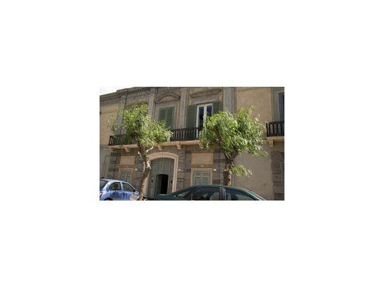 Es un antiguo palacete del siglo XIX totalmente renovado.