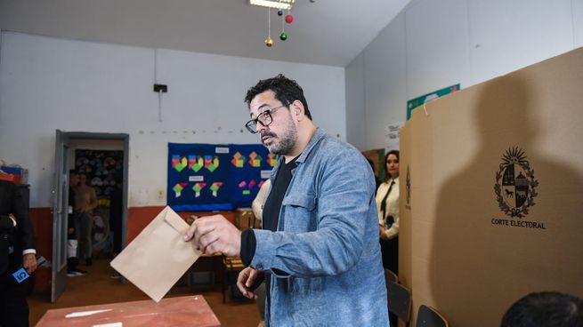 El secretario de Presidencia, Alejandro Pacha Sánchez, emitió su voto este domingo. 