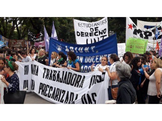 Los docentes universitarios agrupados en la Conadu y la Conadu Histórica realizan desde hoy un paro de 48 horas en reclamo de un 25% de aumento salarial (Foto Twitter Conadu Histórica)