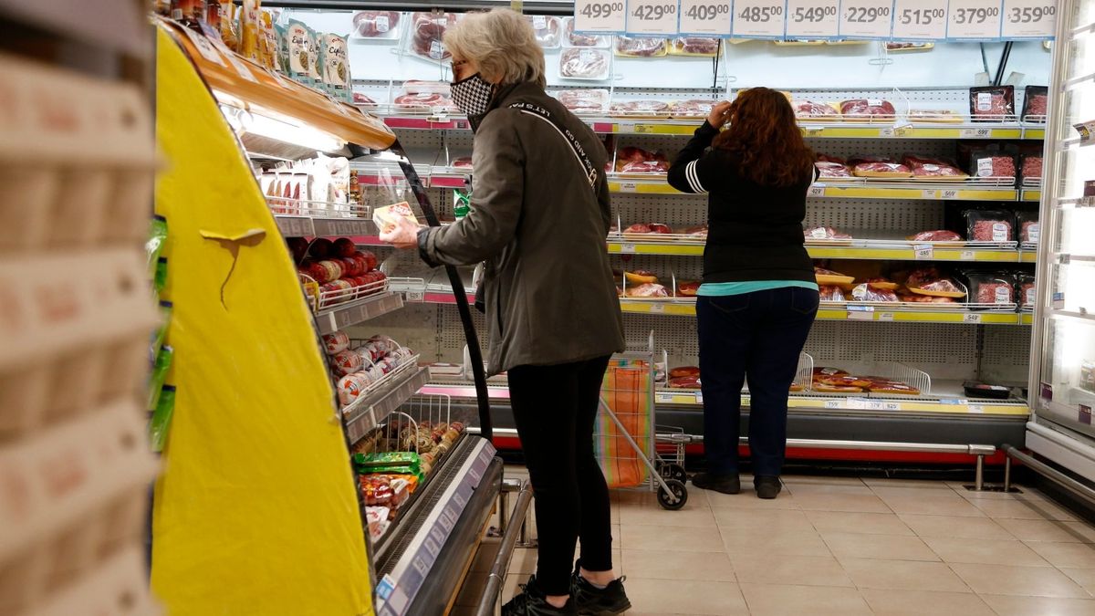 Consumer confidence fell in October, after three consecutive increases