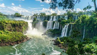 Iguazú cuenta con otras alternativas para visitar además de la maravilla natural que atrae a millones de turistas. Iguazú cuenta con otras alternativas para visitar además de la maravilla natural que atrae a millones de turistas.