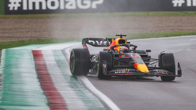 Verstappen dominó el clima y se quedó con la pole en Emilia-Romaña.