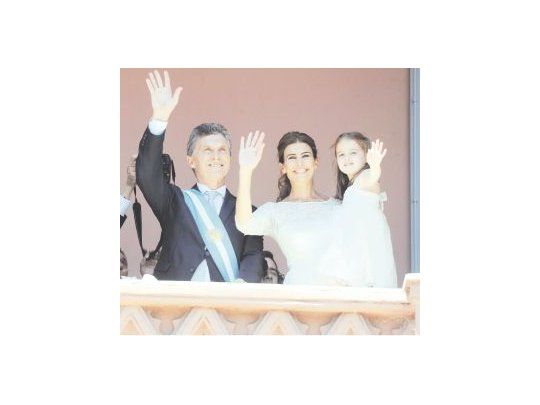 ASUMIÓ MACRI; HOY RECIBE A SCIOLI Y MASSA; MAÑANA 24 GOBERNADORES