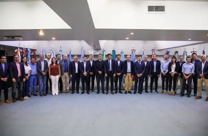 Gobernadores y legisladores de espacios dialoguistas se reunieron en el CFI. Gobernadores y legisladores de espacios dialoguistas se reunieron en el CFI.