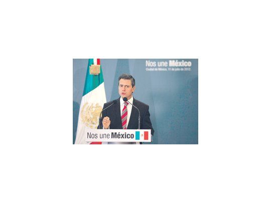Enrique Peña Nieto elogió un modelo similar al de la brasileña Petrobras. La iniciativa rompe un tabú histórico de México, aunque se da tras años de estancamiento de la petrolera estatal.