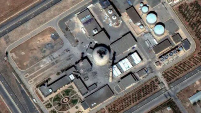 El reactor de Arak, clave en el programa nuclear iraní, fue blanco de un bombardeo israelí con municiones guiadas.