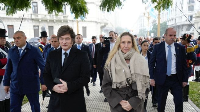 El presidente Javier Milei junto a su hermana, la presidenta de La Libertad Avanza Karina Milei. 