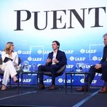 Florencia Donovan (moderadora), Marcelo Iribarne (Sidersa) y Adolfo Zuberbuhler (Pampa) en el panel de inversiones. Florencia Donovan (moderadora), Marcelo Iribarne (Sidersa) y Adolfo Zuberbuhler (Pampa) en el panel de inversiones.