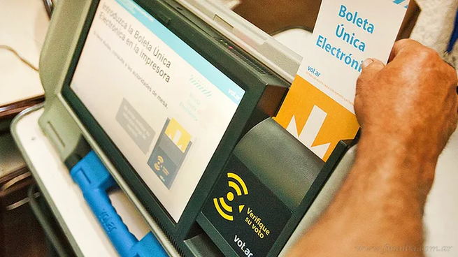 En Salta se vota con la Boleta Única Electrónica, la BUE.