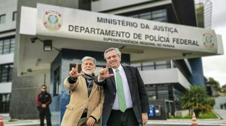 Alberto Fernández cuando fue a visitar a Lula en momentos en que el expresidente de Brasil estaba preso.