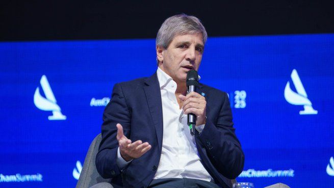 El 9 del Pincha de Caseros, o el ministro Luis Caputo, para Erneto Mattos.
