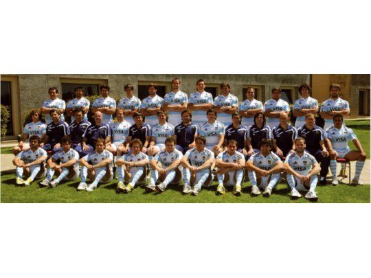 Aquí están, estos son. El plantel de Los Jaguares, junto a todo el cuerpo técnico y colaboradores, posó para la foto oficial antes del debut en tierras cordobesas.