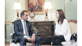 ámbito.com | Daniel Scioli y María Eugenia Vidal, durante el encuentro de ayer en La Plata. “Fue una buena reunión”, dijo la mandataria electa. El clima contrastó con la cumbre del martes entre Cristina de Kirchner y Mauricio Macri.